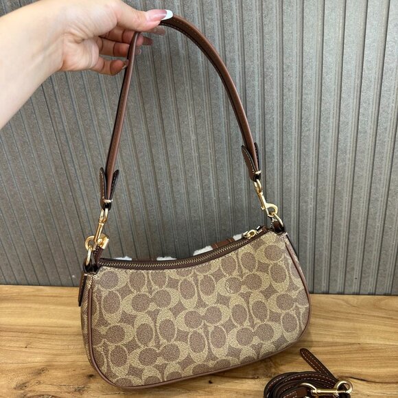 COACH ASHTON BAGUETTE Shoulder Bag - Picture 4 of 9